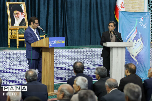 تجلیل از ایثارگران فرهنگی و پرسش و پاسخ در مصلی زنجان