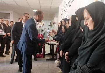 آیین غبار روبی و عطرافشانی مزار شهدا و تجلیل از معلمان سیستانی‌و‌بلوچستانی برگزار شد