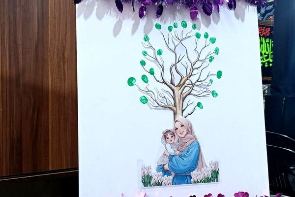  جشن «گل‌های زهرایی» در حسینیه شهدا با حضور دانش‌آموزان دبستان شهید طهرانی‌مقدم