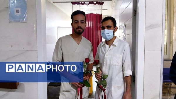 تجلیل دانش‌آموزان پیشتازان دبستان «دانش و هنر» نظرآباد از پرستاران بیمارستان امام حسن(ع) 