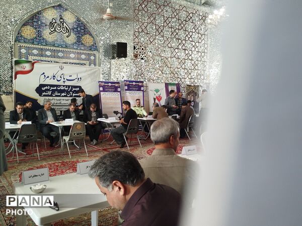 میز ارتباطات مردمی مسئولان شهرستان کاشمر در باغمزار 
