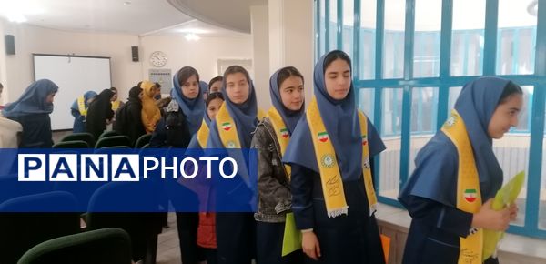 بازدید دانش‌آموزان پیشتاز از شعبه تامین اجتماعی شهرکرد