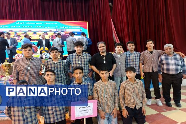 تجلیل از ۵۰۰ دانش‌آموز دختر و پسر مقام‌آور مسابقات ورزش دانش‌آموزی بهبهان