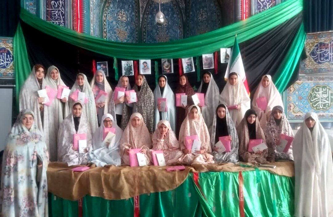 خلوت دی‌ماهی و پرواز هویتی
