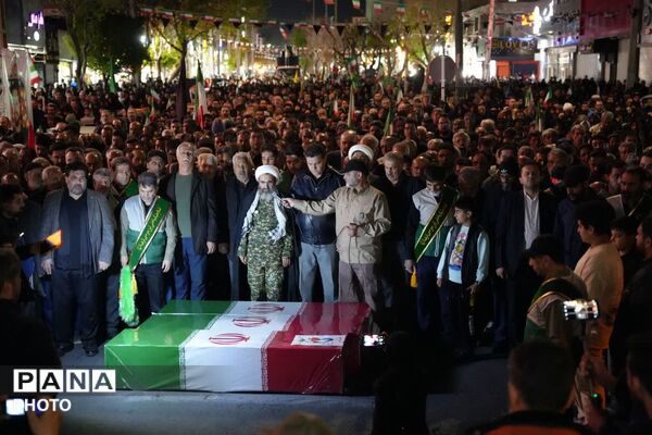 اجتماع باشکوهی فرهنگیان استان البرز در چهلم شهادت رهبر و دانش‌آموزان میناب
