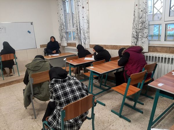 امتحانات نوبت اول دانش آموزان دبیرستان نیایش شهرستان باخرز