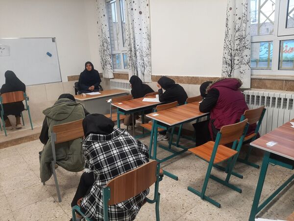 امتحانات نوبت اول دانش آموزان دبیرستان نیایش شهرستان باخرز