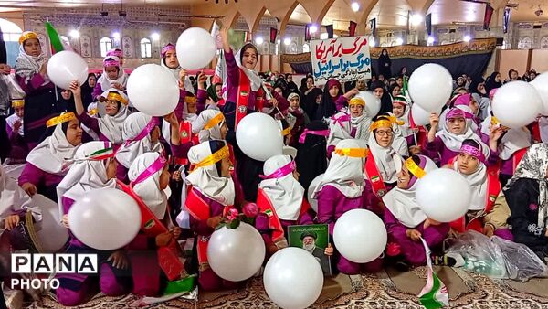 اجتماع بزرگ دختران جان فدای ایران وزنجیره دختران شقایق های دنا 