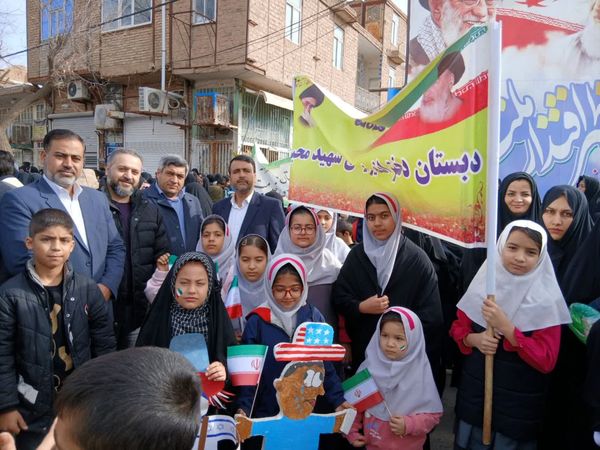  مشقِ اقتدارِ دخترانِ سرخسی در مطلعِ فجرِ ۴۷