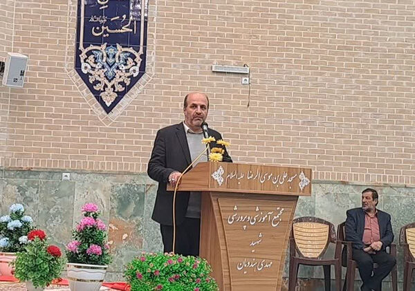 تقدیر از نوجوانان برگزیده قرآنی ناحیه 4 آموزش و پرورش قم