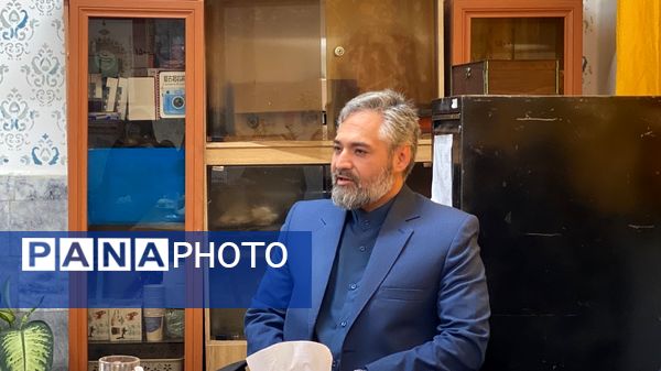 تقدیر از مشاور هنرستان مهدیزاده نیا ناحیه هفت مشهد