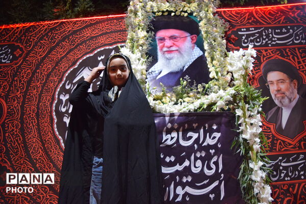 ادای احترام آینده‌سازان فارسان به تصویر رهبر شهید