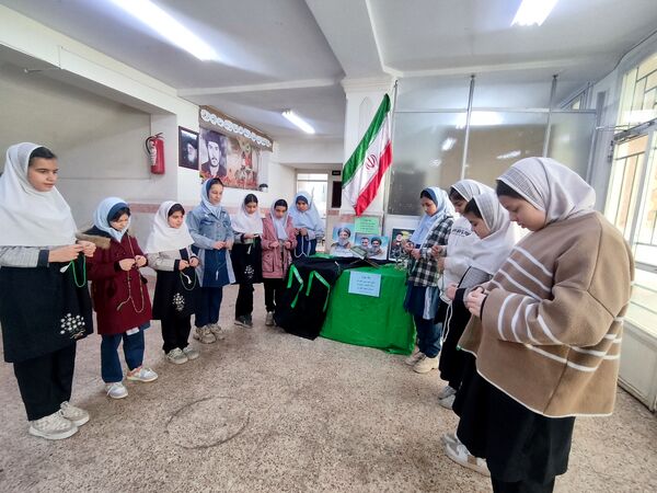 برپایی ایستگاه صلواتی در مدرسه شهید آقچه لو به مناسبت تشییع پیکر سید حسن نصرالله