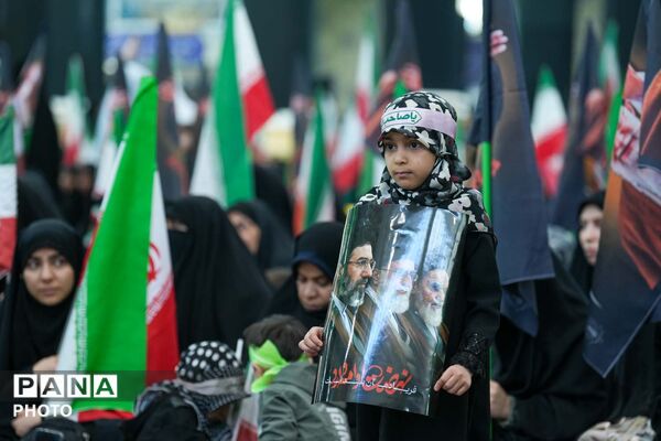 اجتماع بانوان انقلابی به مناسبت چهلم قائد امت و شهدای میناب در مسجد جمکران 