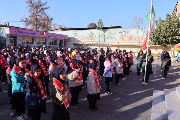 مراسم صبحگاه دبستان شاهد شهید سلطانی ناحیه یک کرج 
