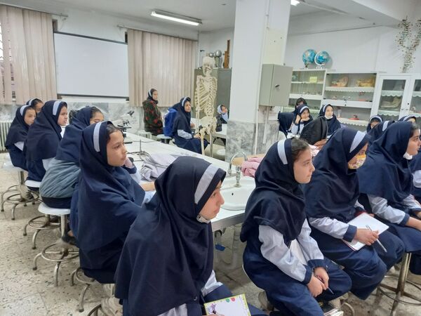 بازدید دانش آموزان دبستان ناهید نخودی از پژوهشرای نیشابور