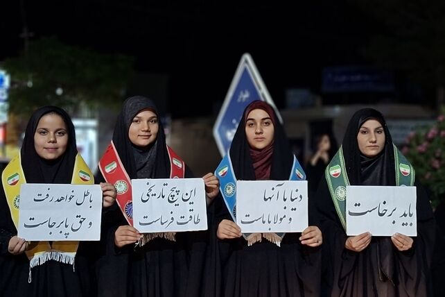 اجتماعات شبانه رشتخوار در سوگ رهبر شهید