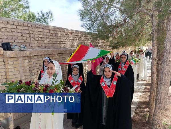 یاوران انقلاب در دبستان خدیجه کبری ابرکوه