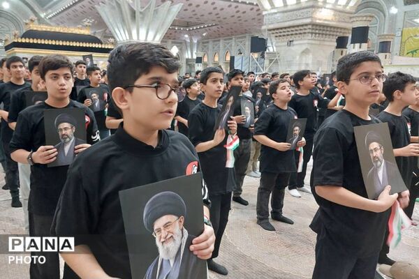 هم‌نوایی دانش‌آموزان منطقه ۵ تهران با سرود «باید برخاست» در سوگواری رهبر شهید