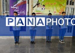 نواختن زنگ انقلاب در دبستان امام حسن (ع) مصلی نژاد ناحیه دو 