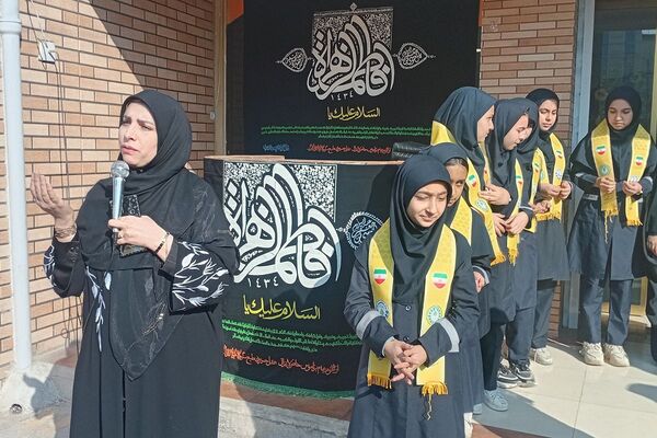 برپایی ایستگاه صلواتی و شهادت حضرت زهرا در مدرسه شهید زهره‌وند قرچک 