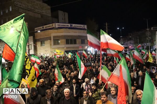 برپایی نماز استغاثه روبه‌روی مسجد جامع محمدشهر کرج