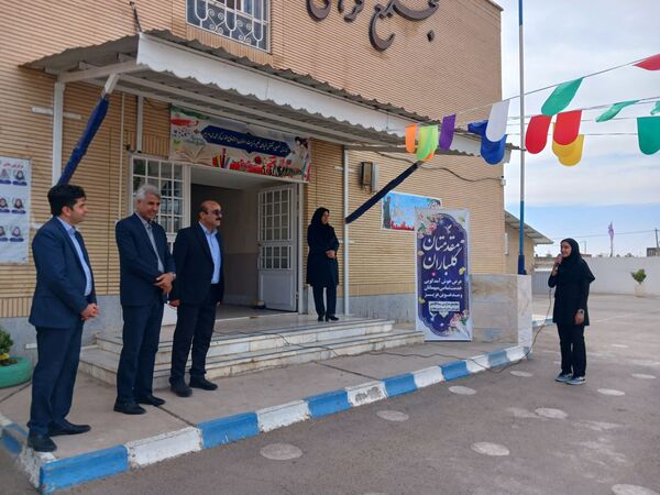 بازدید مدیر آموزش و پرورش کاشمر از نمایشگاه دبیرستان سما