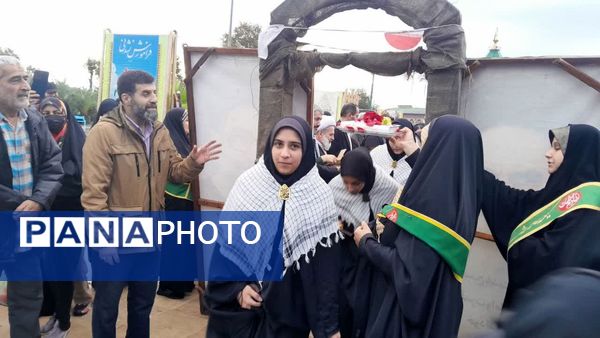 آیین بدرقه کاروان راهیان نور هنرستان بنت الزهرا هادی‌شهر 