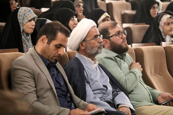 آیین تقدیر از برگزیدگان چهل و دومین دوره مسابقات دانش‌آموزی قرآن، عترت و نماز استان قم