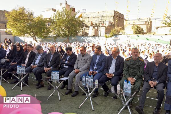 روایت تصویری آیین بازگشایی مدارس در دبستان منصور نفر منطقه ۴