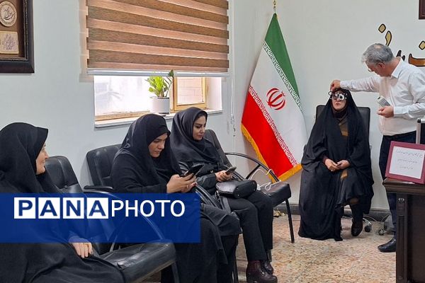 بینایی سنجی کارکنان اداره آموزش و پرورش ناحیه دو شهرری به مناسبت ایام الله دهه فجر 