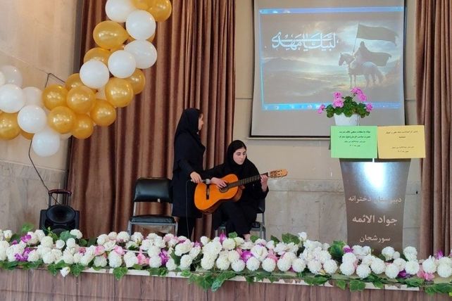 شکوه جشن دهه فجر در دبیرستان جوادالائمه سورشجان