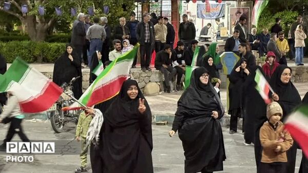 حضور حماسی مردم مهریز پای کار انقلاب اسلامی