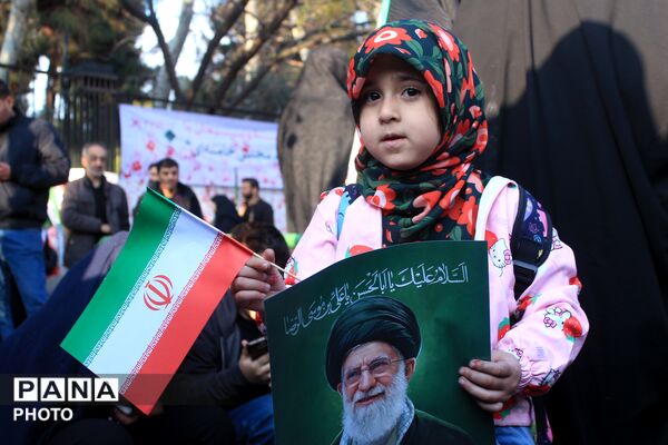 بیعت مردم تهران با سومین رهبر انقلاب
