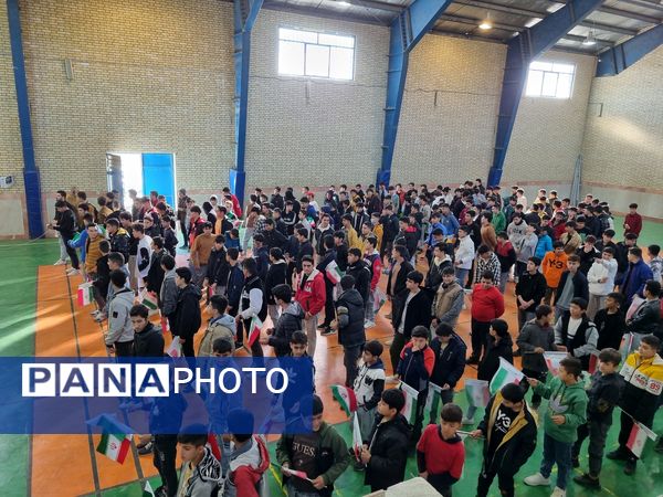 صبحگاه مشترک بسیج دانش‌آموزی و دانش‌آموزان دبیرستان نمونه دولتی پژوهش