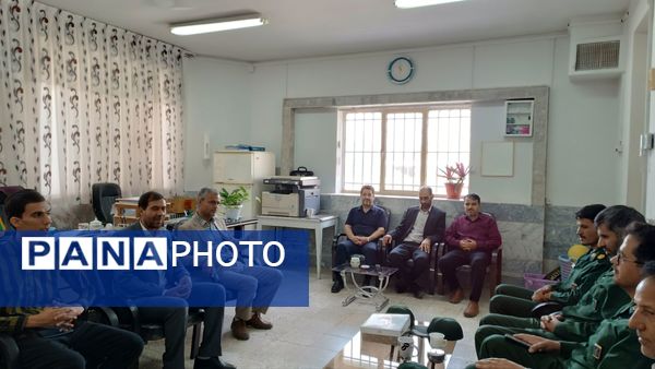 بازدید فرمانده بسیج دانش آموزی از دبیرستان شاهد صاحب الزمان 