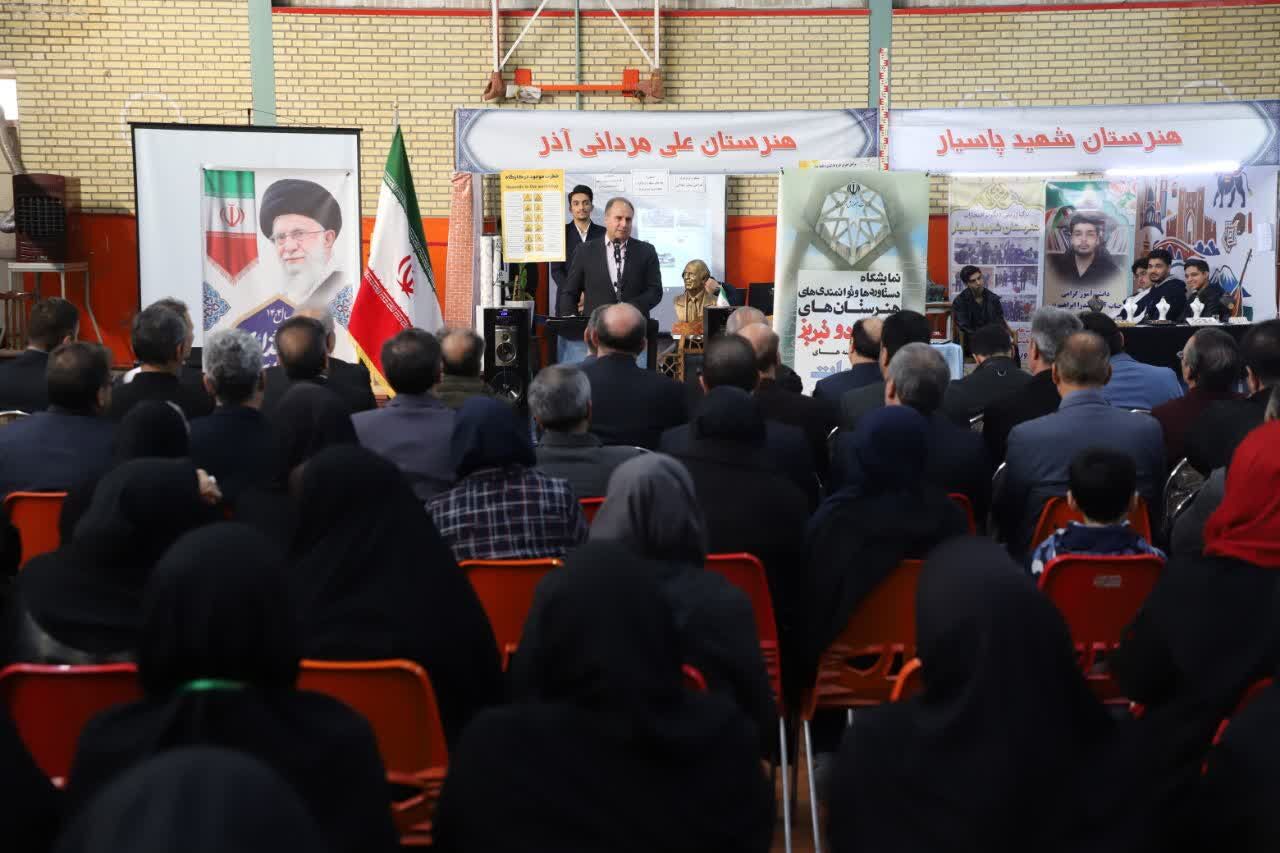 نمایش توان هنرستان‌ها پلی میان مهارت‌آموزی و آینده شغلی جوانان است