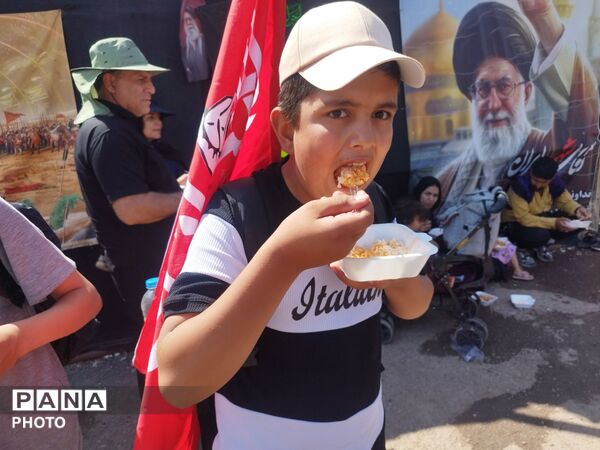 خادمان کوچک، قلبی به وسعت دریا؛ موکب‌هایی که مشهد را زنده نگه داشته‌اند