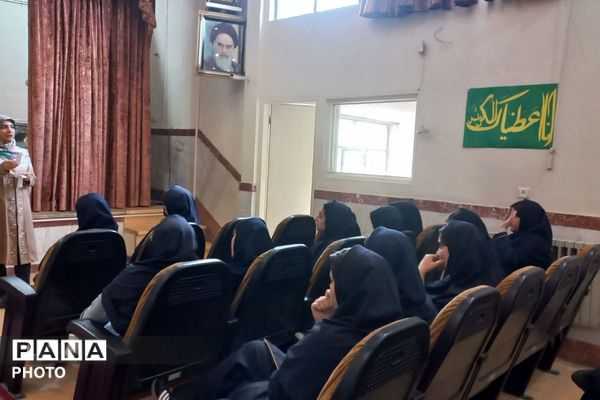  همایش‌های هدایت تحصیلی با محوریت معرفی هنرستان‌های فنی و کاردانش در ناحیه یک شهرری