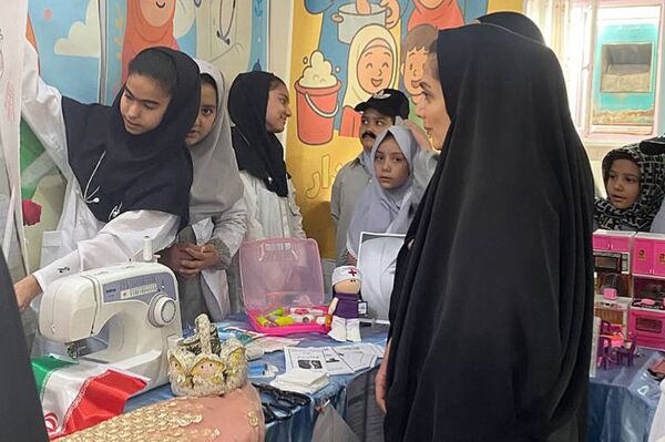 برگزاری نمایشگاه به مناسبت هفته مشاغل، در دبستان کودک مسلمان