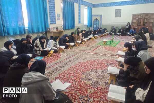 محفل انس با قرآن کریم در مدارس نامجو و آرمینه مصلی نژاد ناحیه دو شهرری 