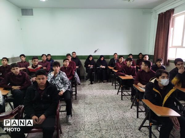 فرایند بررسی عملکرد معلمان منتخب دبیرستان نمونه آیت الله خامنه ای
