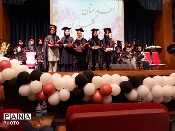 جشن فارغ تحصیلی وتقدیر ازدانش آموزان پایه نهم دبیرستان آرمینه مصلی نژاد ناحیه ۶