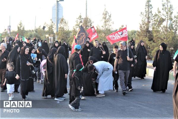حضور دلدادگان اربعین حسینی(ع) در طریق المهدی(عج) مسجد جمکران