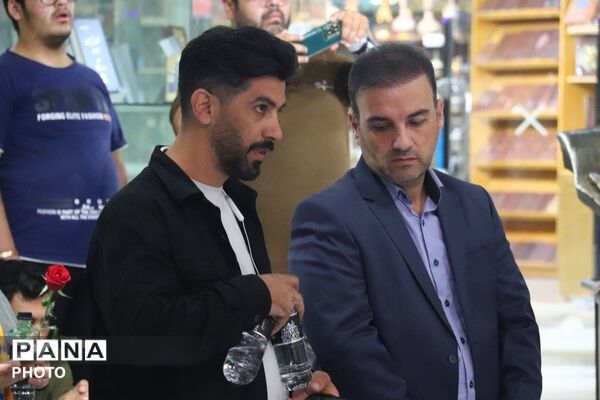 آیین گلباران مزار استاد شهریار در تبریز 