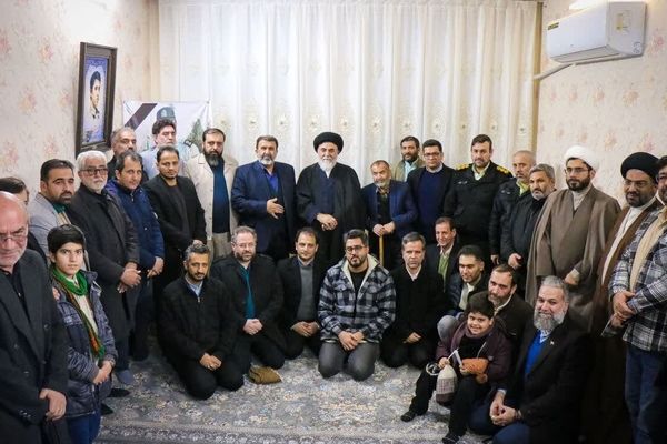  اهالی رسانه قم از خانواده شهید فراجا «عباس اسدی» تجلیل کردند