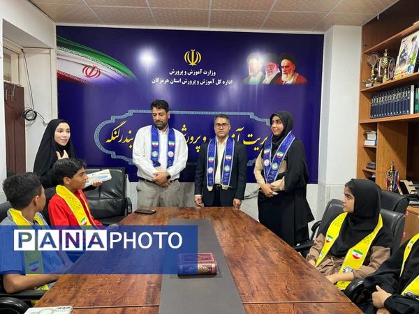 مراسم تجلیل از دانش‌آموز خبرنگاران بندرلنگه