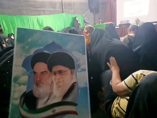 تشییع پیکر شهید گمنام در نمایشگاه یاس کبود 