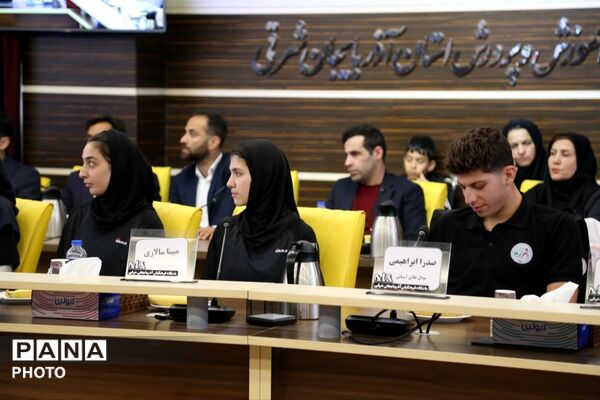 تجلیل از دانش‌آموزان ورزشکار و قهرمان آذربایجان شرقی