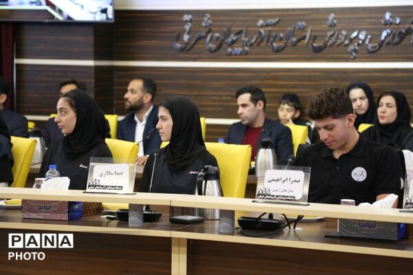 تجلیل از دانش‌آموزان ورزشکار و قهرمان آذربایجان شرقی